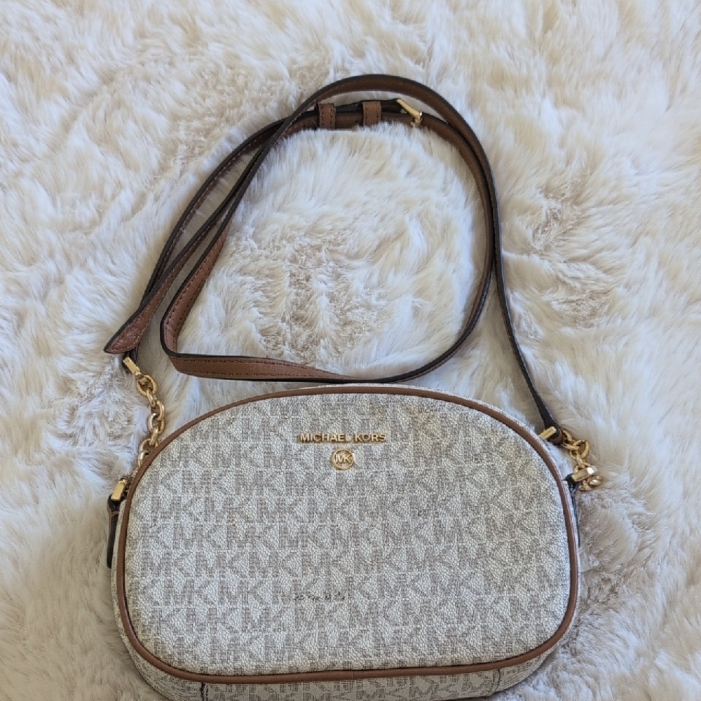 Michael Kors Women Jet Set Crossed Body Women's Bag.